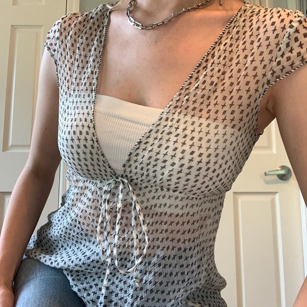 V neck pattern blouse